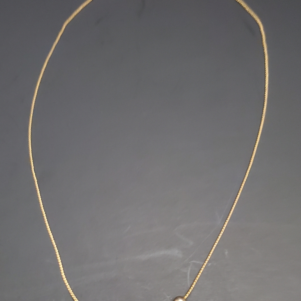 Gold tone necklace with gold tone beads. - Picture 3 of 6